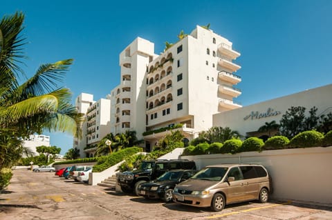 HotelZone L20 Beach Access Condo in Cancun