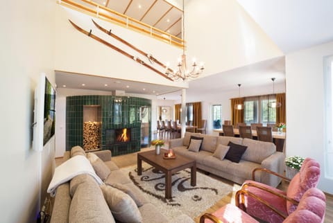 Living room, Seating area, Dining area