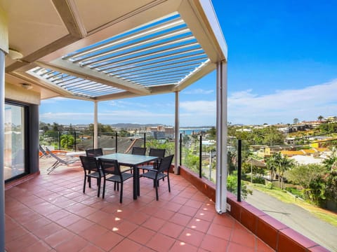 Spacious Modern Apartment with Breathtaking Views Haus in Terrigal
