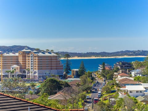 Spacious Modern Apartment with Breathtaking Views Maison in Terrigal