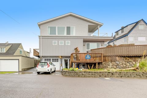 Cozze Cottage House in Devils Lake