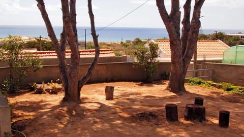 OurMadeira - Villa Mary, informal, close to the beach Haus in Madeira District