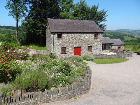 Treberfedd Farm Cottages and Cabins House in Wales