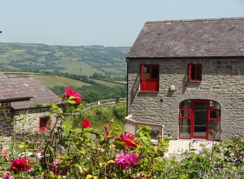 Treberfedd Farm Cottages and Cabins House in Wales