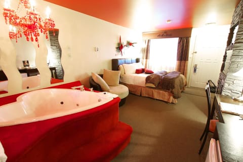 Bed, Hot Tub, Bathroom, TV and multimedia, Spa and wellness centre/facilities, Photo of the whole room, Bedroom