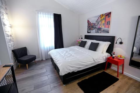 Bedroom, Mountain view, Family, Inner courtyard view