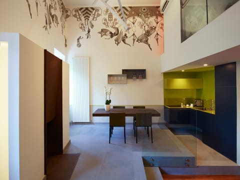 Kitchen or kitchenette, Living room, Seating area, Dining area