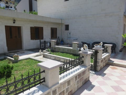 Villa Adriatic Condo in Dobrota