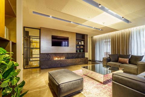 Communal lounge/ TV room, Lounge or bar, Seating area, flat iron