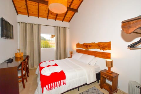 Maison Bleue Suites Bed and Breakfast in Monte Verde