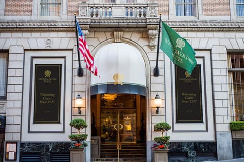 Facade/entrance