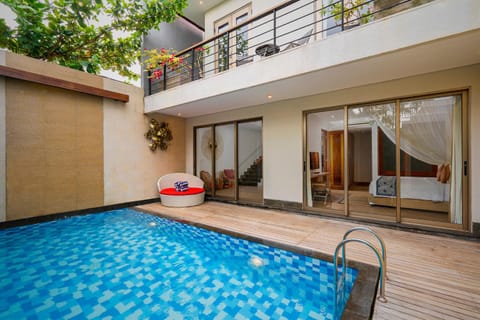 Property building, Patio, Day, Balcony/Terrace, Swimming pool, Swimming pool