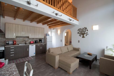 Kitchen or kitchenette, Living room, Seating area