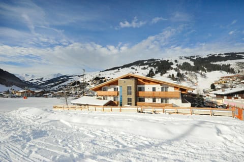 Facade/entrance, Winter