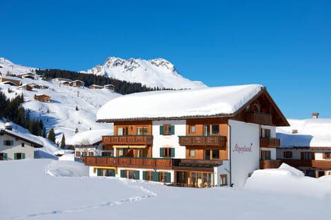 Property building, Facade/entrance, Winter