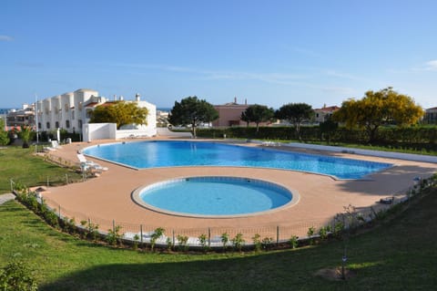 Apt com piscina em Alporchinhos Apartment in Porches