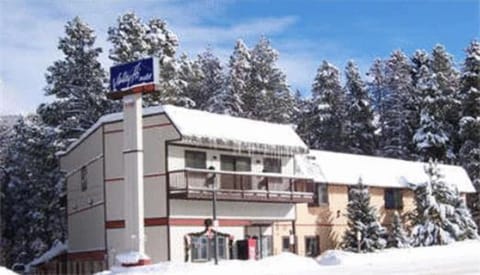 Facade/entrance, Winter, Logo/Certificate/Sign