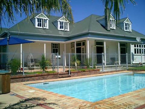 Hot Tub, Swimming pool