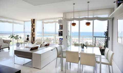 You Stylish Beach Apartments Condo in Barcelona