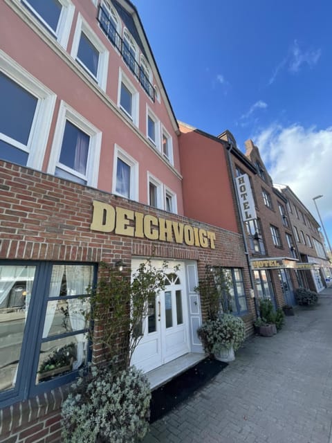 Property building, Day, Neighbourhood, Street view