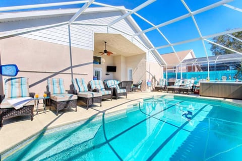 Patio, Activities, Pool view, Swimming pool, Entertainment, sunbed