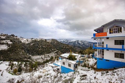 Facade/entrance, Winter, Mountain view, Mountain view