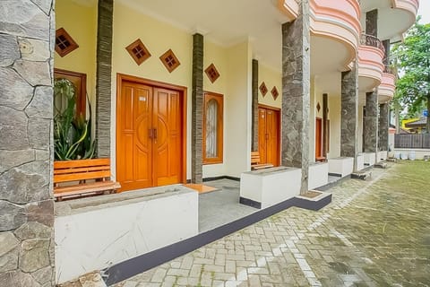 Pandu Prima Guest House Syariah Mitra Reddoorz Hôtel in Bandung