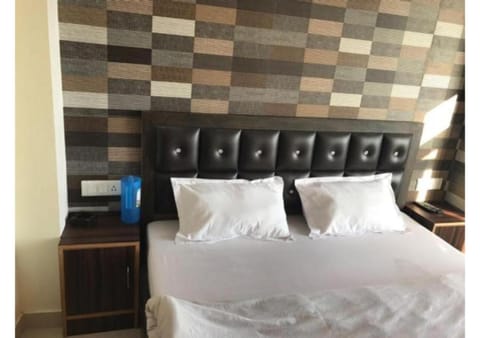Shimla Facing Rooms Near Mall Road Bed and Breakfast in Shimla