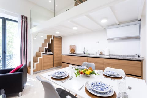 Kitchen or kitchenette, Photo of the whole room, Dining area