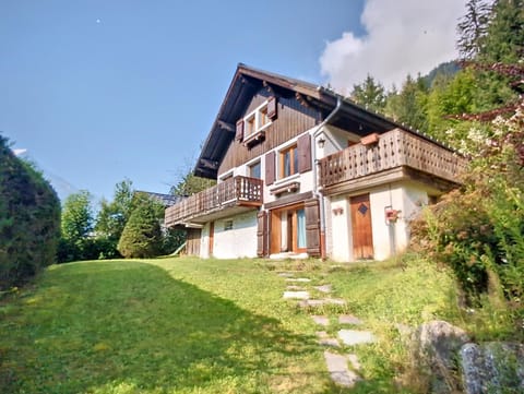 Property building, Spring, Day, Natural landscape, Garden, Garden view