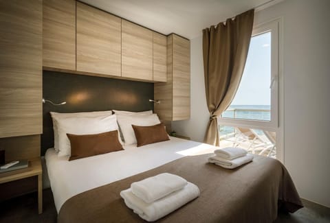 Bed, Bedroom, Sea view