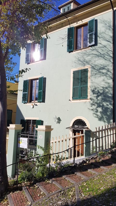 Property building, Facade/entrance, View (from property/room), Street view