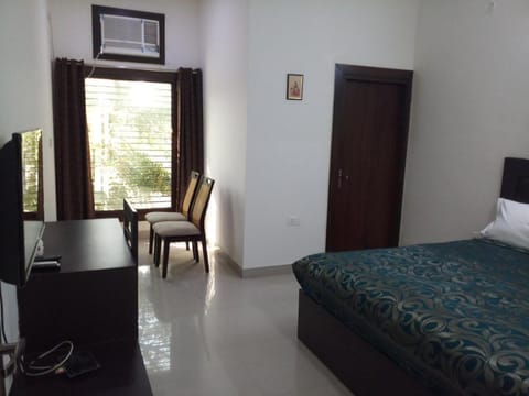 Tree Of Happiness Homestay. Vacation rental in Agra