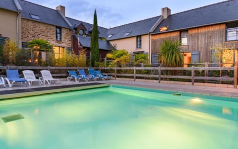 Swimming pool, Swimming pool