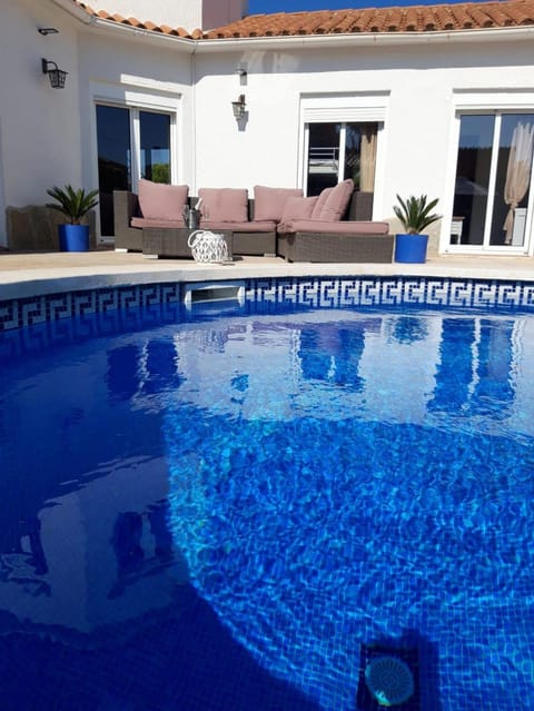 Villa voor 8 personen met zwembad Villa in Baix Ebre