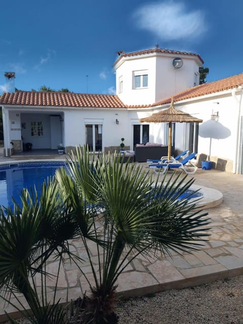 Villa voor 8 personen met zwembad Villa in Baix Ebre