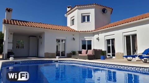 Villa voor 8 personen met zwembad Villa in Baix Ebre