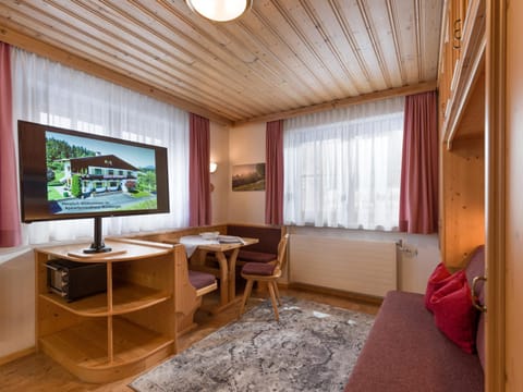 TV and multimedia, Living room, Dining area