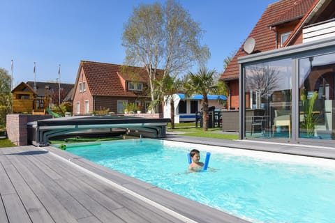 Ferienwohnung Haus zum Seehund mit Pool Eigentumswohnung in Esens