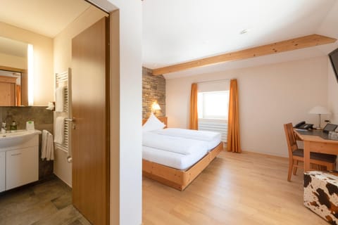 Bed, Bathroom, Photo of the whole room, Bedroom