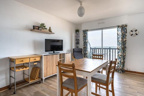 Charmant appartement face à la Mer avec balcon Condo in Houlgate