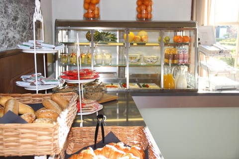 Continental breakfast, Buffet breakfast