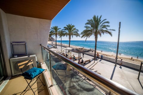 Day, Balcony/Terrace, Beach, Autumn, On site, Sea view, Street view