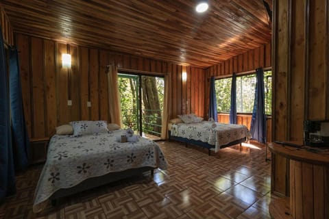 The Green Tree Lodge Bed and Breakfast in Monteverde