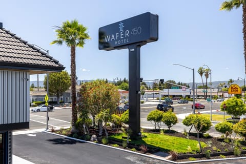 WAFER 450 Hotel Motel in Santa Clara