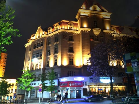 Qingdao Hua Qi Kaiserdom Hotel Hôtel in Qingdao