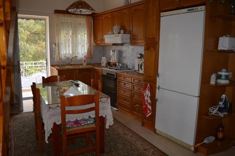 Kitchen or kitchenette, Communal kitchen