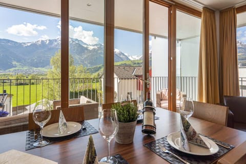 View (from property/room), Dining area, Mountain view