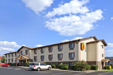 Super 8 by Wyndham Russellville Hotel in Russellville