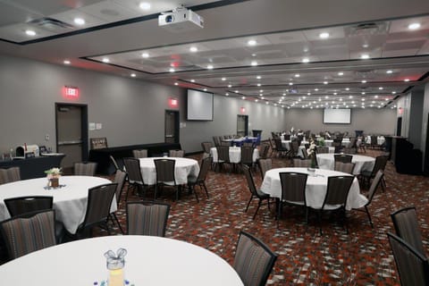 Holiday Inn Hotel & Suites Sioux Falls - Airport, an IHG Hotel Hotel in Sioux Falls